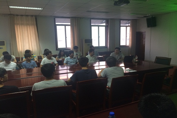 taptap点点官方网站 “两学一做”专题党课开讲