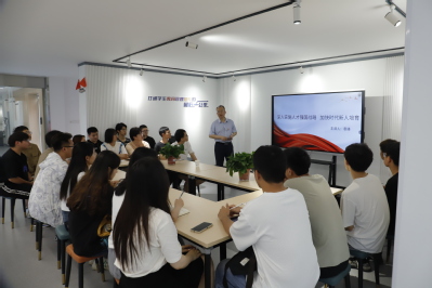 taptap点点官方网站开展“深入实施人才强国战略，加快时代新人培育”专题党课