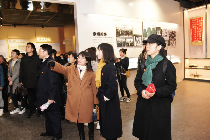 taptap点点官方网站党委组织师生参观校史馆