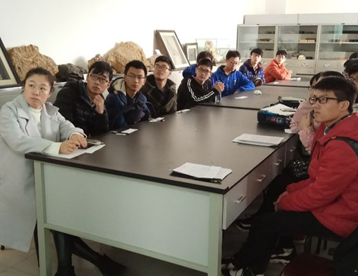 taptap点点官方网站举行15级本科生入党积极分子转预备党员答辩