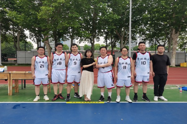 taptap点点官方网站第三届“青春不散场 逐梦新起点”毕业杯师生篮球赛落下帷幕