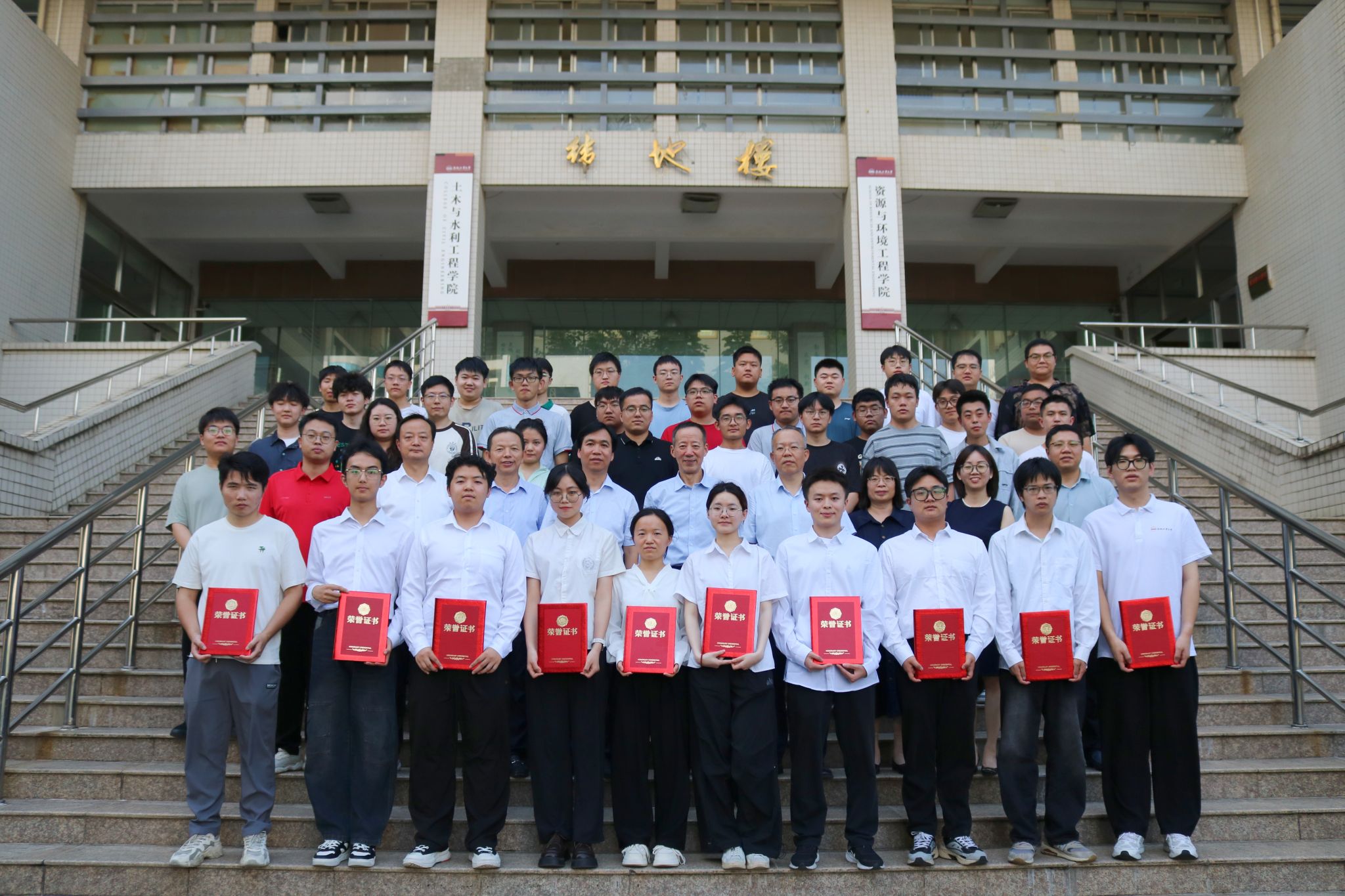 taptap点点官方网站举办“阳光•卓越”奖学金颁奖仪式暨杰出校友报告会