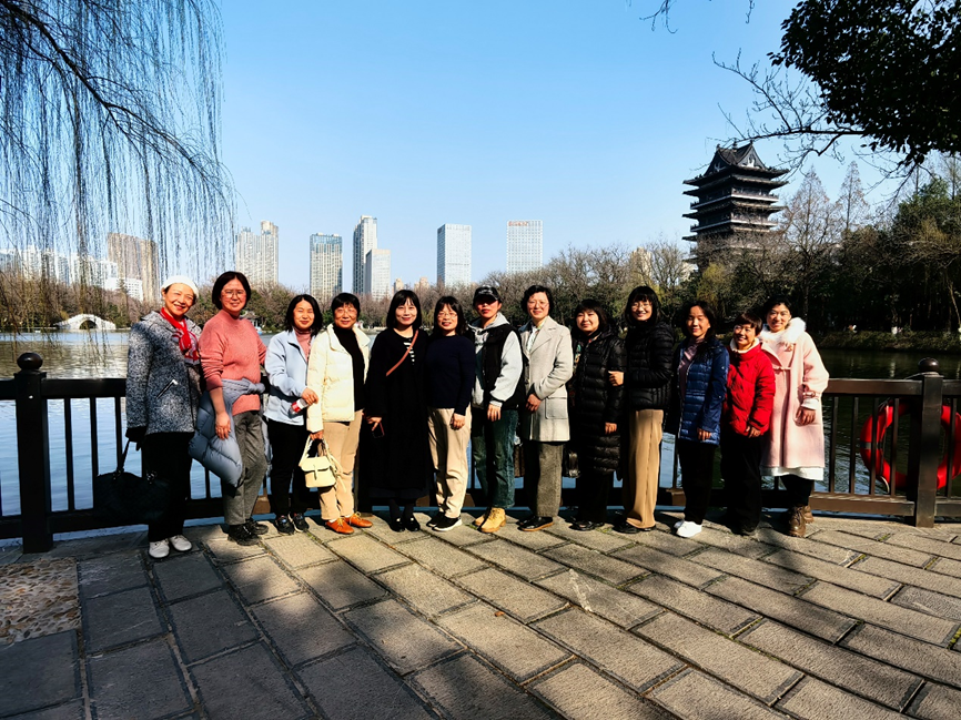 taptap点点官方网站举办“庆三八踏青”活动