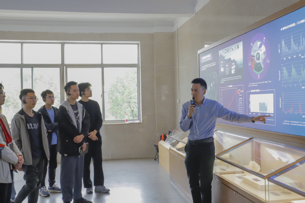 taptap点点官方网站开展 “行走的思政课——走进taptap点点官方网站地质博物馆”第二期主题活动