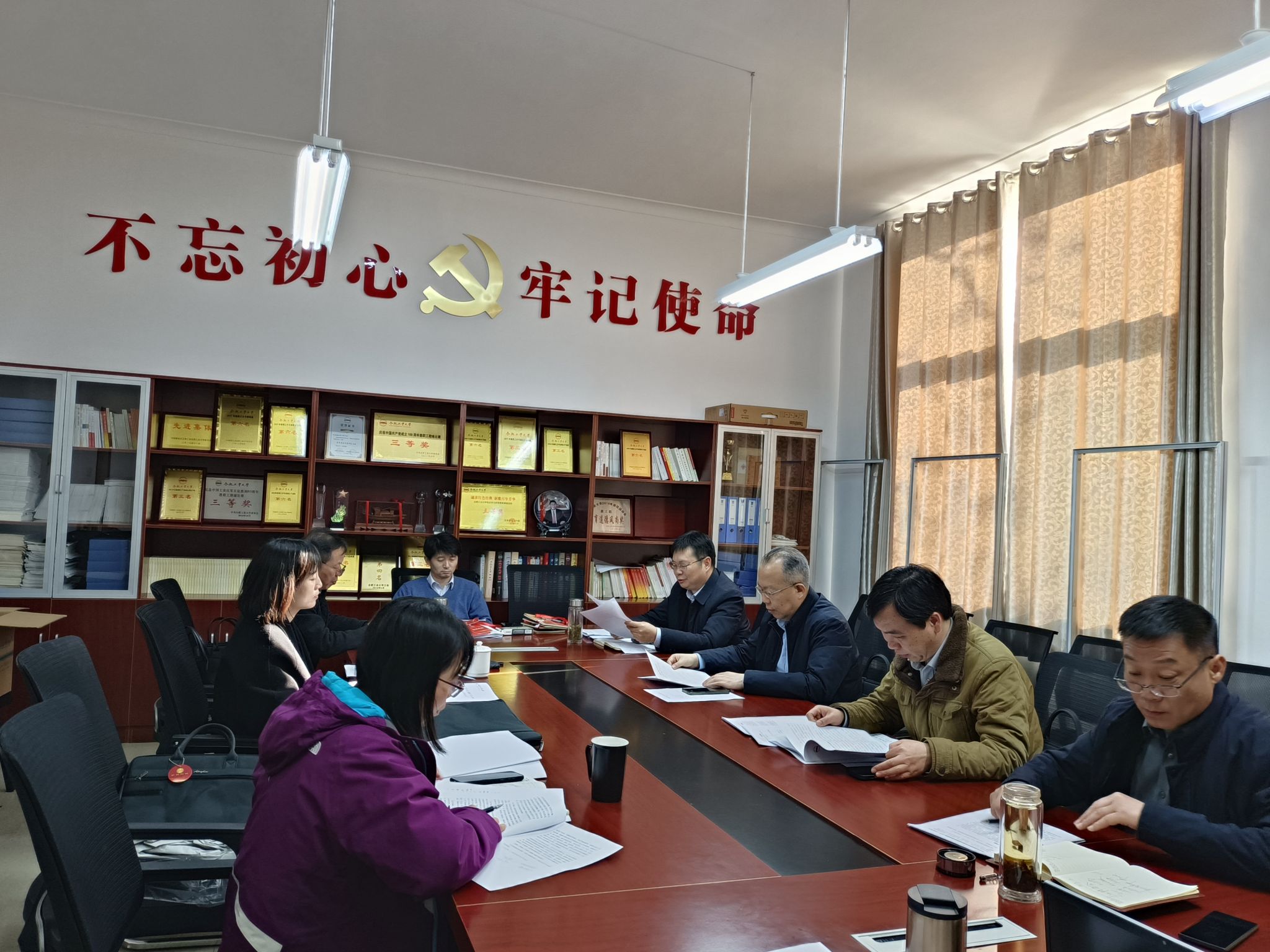 taptap点点官方网站专题传达学习研讨全国两会精神