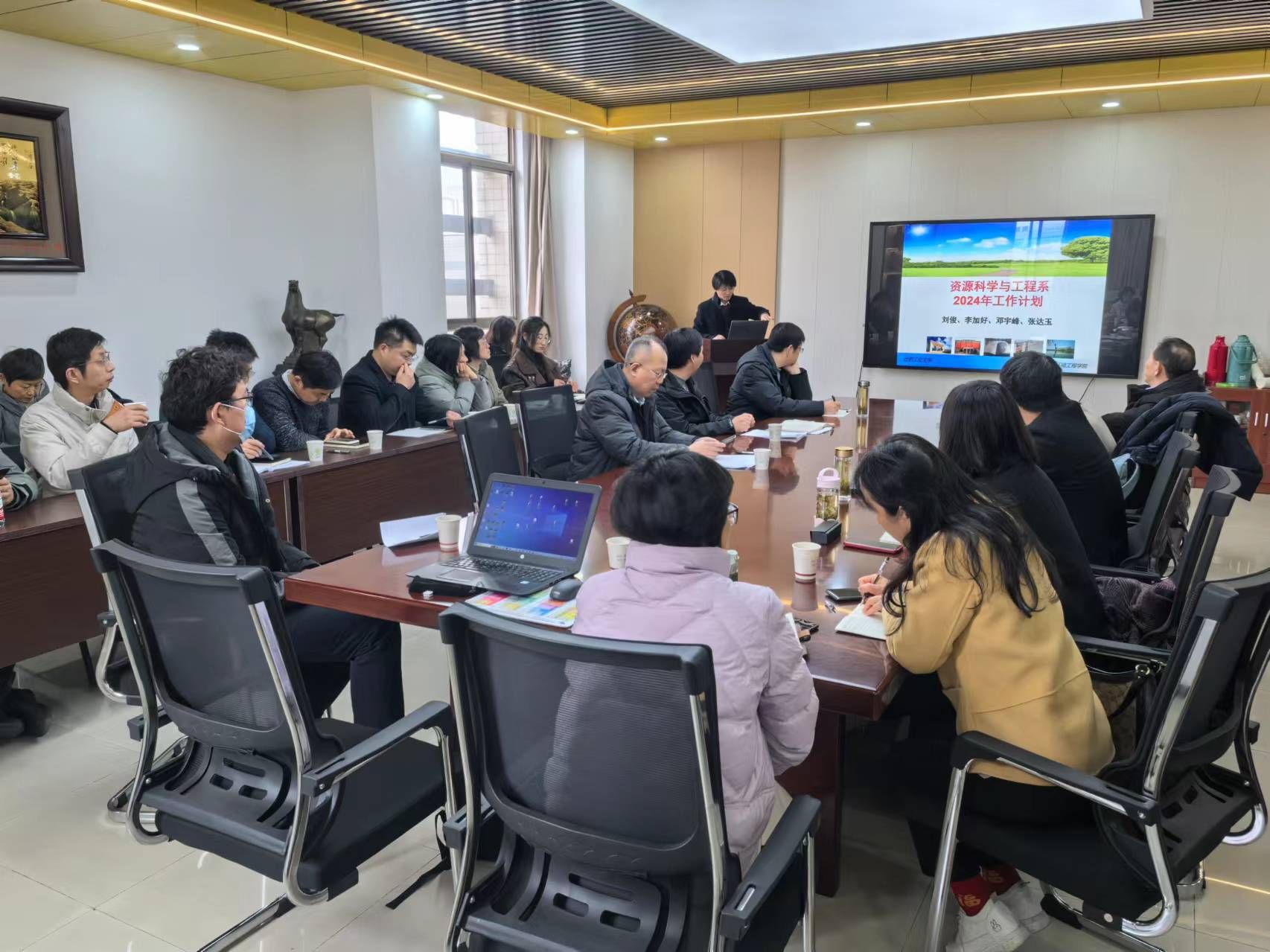 taptap点点官方网站召开2024年工作研讨会